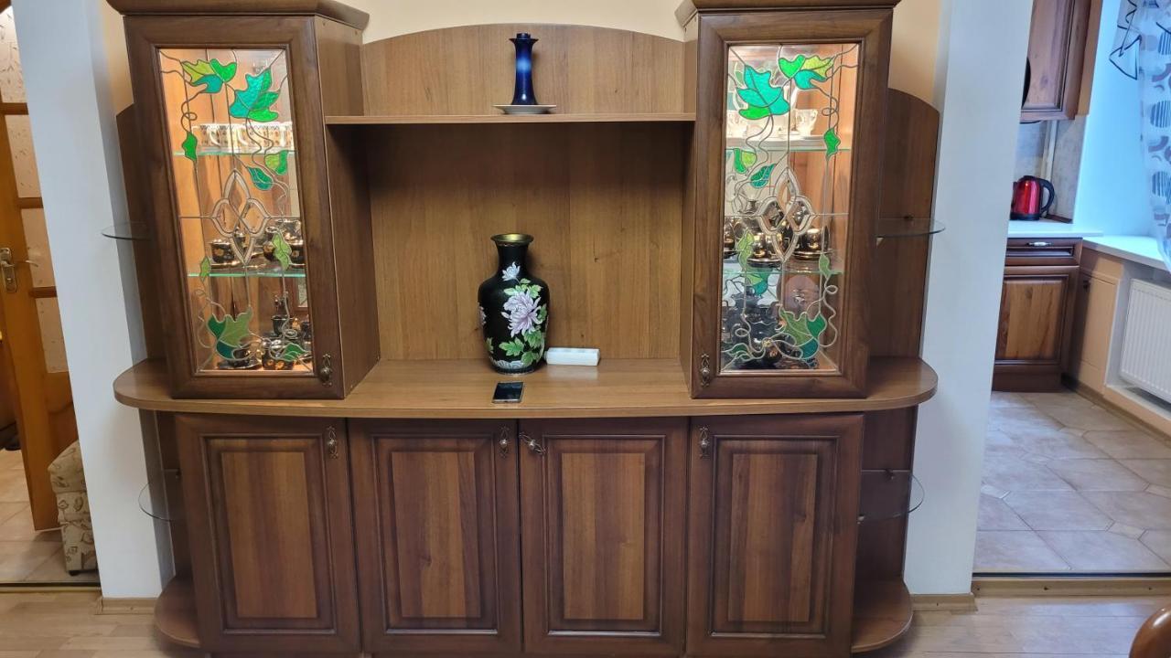 на проспекті. Apartment Хмельницький